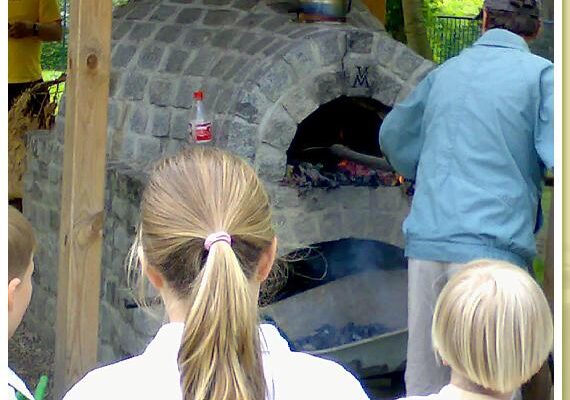 5_mai_2008_projekttag_vom-korn-zum-brot_lehm-ton-14