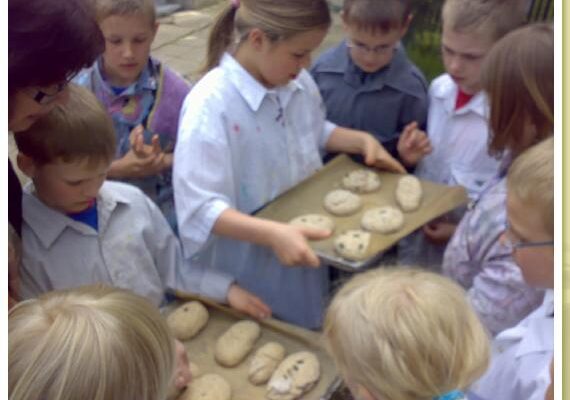 5_mai_2008_projekttag_vom-korn-zum-brot_lehm-ton-16