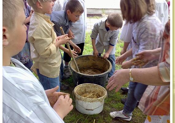 5_mai_2008_projekttag_vom-korn-zum-brot_lehm-ton-18