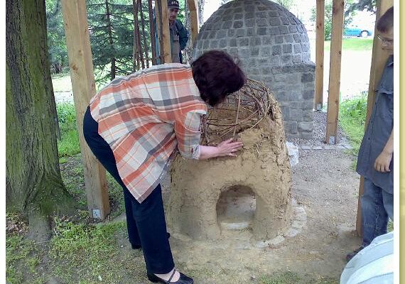 5_mai_2008_projekttag_vom-korn-zum-brot_lehm-ton-6