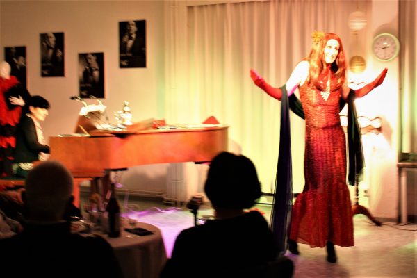 Stephan Gogolka als Frau Prof. Mario Kallas -1