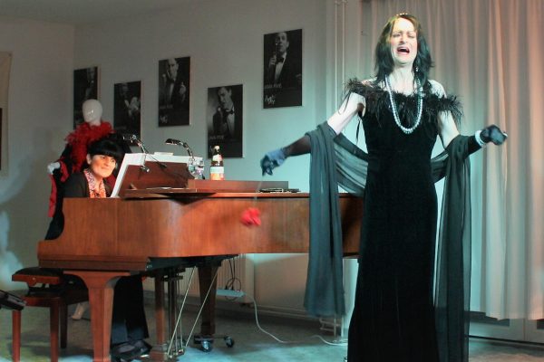 Stephan Gogolka als Frau Prof. Mario Kallas -5