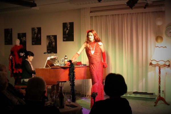 Stephan Gogolka als Frau Prof. Mario Kallas -2