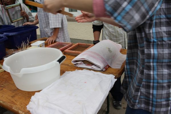 2019-08-15 Papier schöpfen (12)