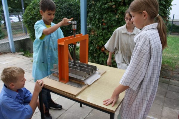 2019-08-15 Papier schöpfen (14)