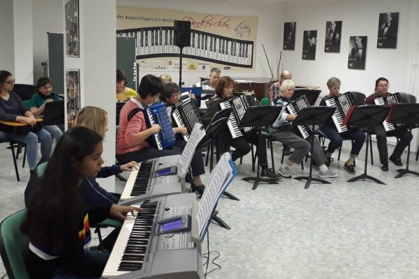 2019-11-04 Um die Welt kochen und Musik (30)