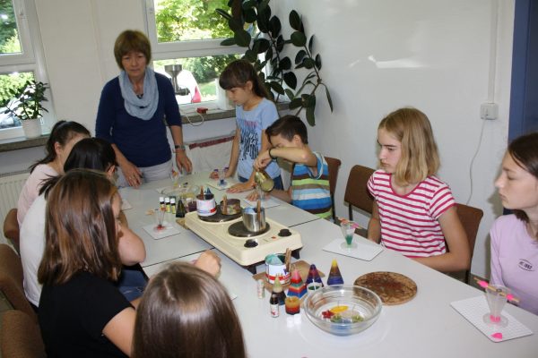 2021-08-04 Ferienpass Kerzen gießen (8)-1