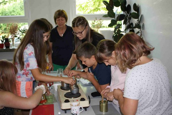 2021-08-02 Ferienpass Seife gießen (3)