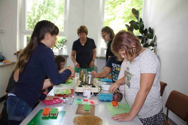 2021-08-02 Ferienpass Seife gießen (7)