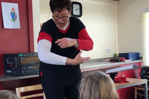 Lesung SchneeweißchenRosenrot _Teilen2